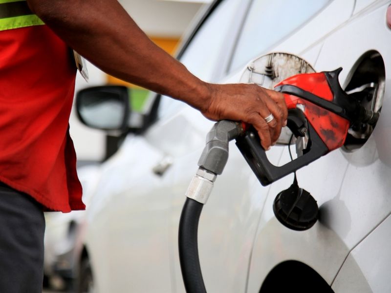 Senado aprova projeto que cria auxílio-gasolina e amplia vale-gás